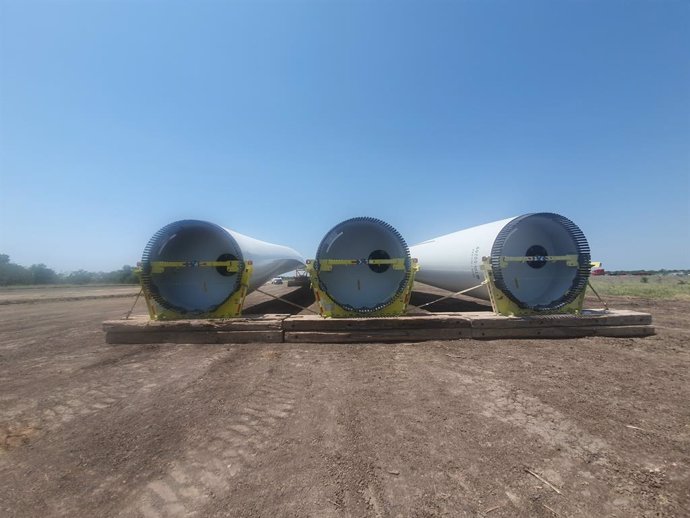 Construction is currently underway at ENGIEs Limestone wind project, including initial delivery of some of the 264 individual blades that will make up the 88 turbines, each capable of producing 3.4 MW of output.