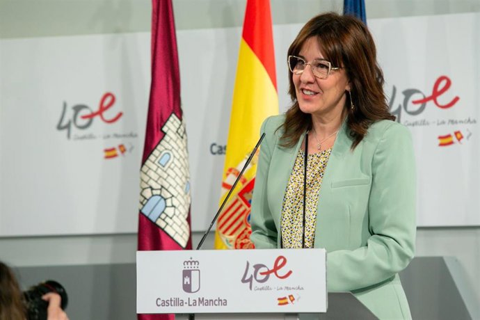 La consejera de Igualdad y portavoz del Gobierno regional, Blanca Fernández, comparece en rueda de prensa, en el Palacio de Fuensalida, para informar sobre los acuerdos del Consejo de Gobierno