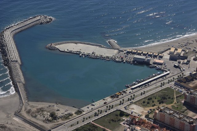 Archivo - Cádiz.-Puertos.- La Junta licita el dragado de la bocana del puerto de La Atunara de La Línea