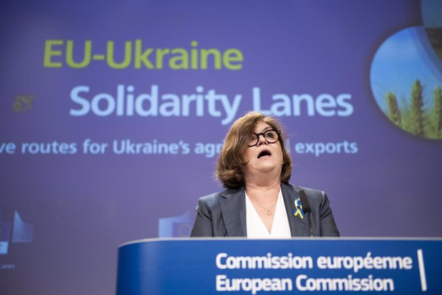 Archivo - La comisaria de Transporte de la UE, Adina Valean