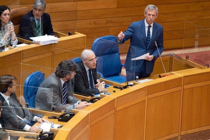 O presidente da Xunta, Alfonso Rueda, intervén na sesión de control.