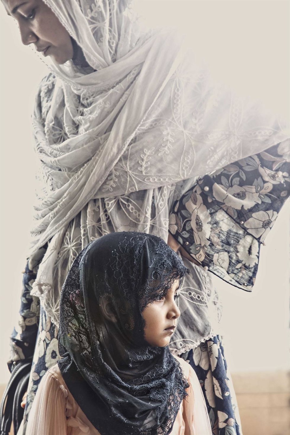 Archivo - Fotografía 'Madre e Hija', ganadora del VIII Premio Internacional de Fotografía Jalón Ángel en la categoría 'Retrato', cuyo autor es Carlos Frías Pérez.