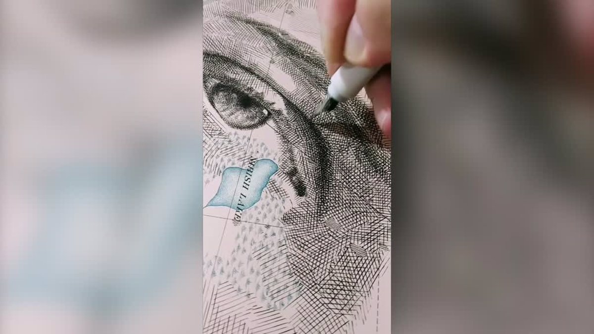 Disconnect.- This artist creates impressive works of art from maps