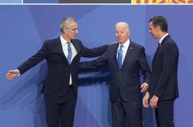 (I-D) El secretario General de la OTAN, Jens Stoltenberg; el presidente de EEUU, Joe Biden; y el presidente del Gobierno, Pedro Sánchez