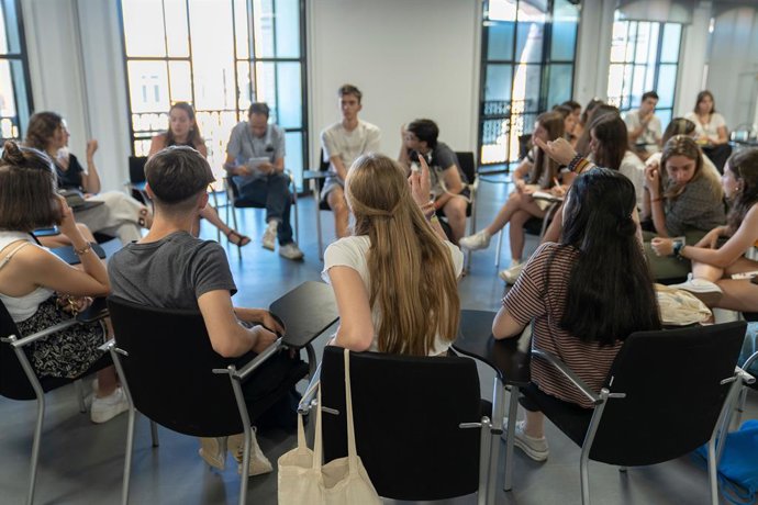 Medio centenar de estudiantes de toda España celebra su propia cumbre en Madrid contra la crisis climática