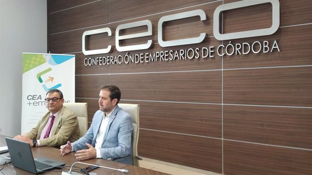El secretario general de CECO, Joaquín Gisbert, y el director del centro de Prevención de Riesgos Laborales de Córdoba, José Antonio Leíva, durante el webinar.