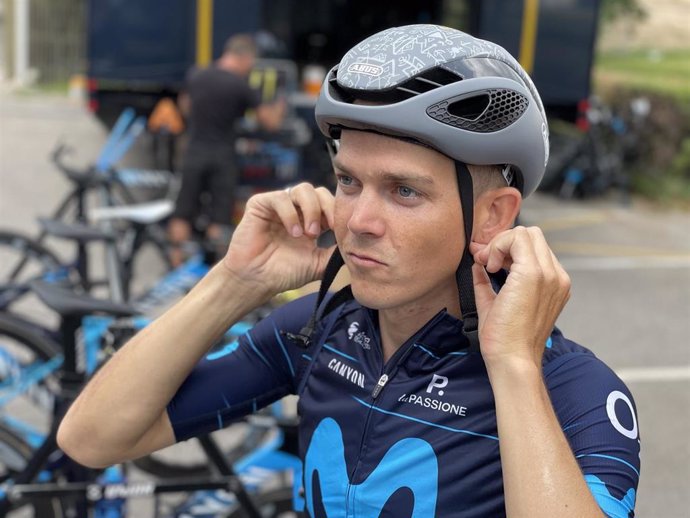 El Movistar subastará los cascos ABUS de inspiración nórdica con los que tomará la salida del Tour.