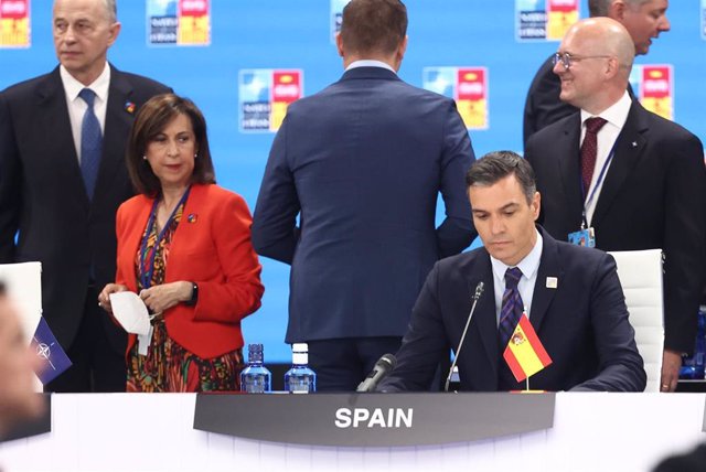 La ministra de Defensa, Margarita Robles y el presidente del Gobierno, Pedro Sánchez, en la reunión del Consejo del Atlántico Norte a nivel de Jefes de Estado y de Gobierno, durante la primera jornada de la Cumbre de la OTAN 2022