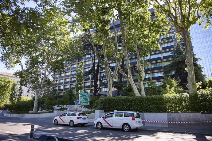 Vista exterior y entrada del hotel de lujo Villa Magna, donde se alojan asistentes a la Cumbre de Madrid de la OTAN.