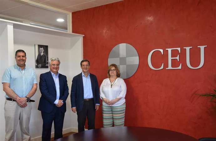 CEU Andalucía y Familias Numerosas de Sevilla firman un acuerdo de colaboración