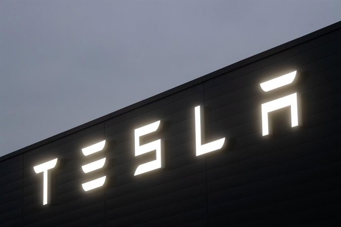 Archivo - Economía/Motor.- Elon Musk vende un 8% de su participación en Tesla por más de 12.000 millones y no un 10% como prometió