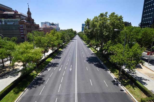 La avenida ‘Paseo de la Castellana’ de Madrid vacía por los cortes de tráfico con motivo de la celebración de la Cumbre de la OTAN, a 29 de junio de 2022, en Madrid (España). La Cumbre de la OTAN 2022 comienza oficialmente hoy y terminará mañana día 30 de