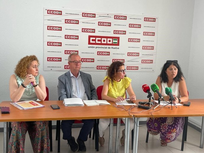 CCOO pide "compromisos" para que se "dignifique" el sector de las camareras de pisos y la hostelería.