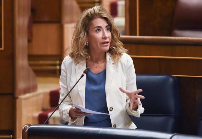 La ministra de Transportes, Movilidad y Agenda Urbana, Raquel Sánchez, interviene en una sesión plenaria, en el Congreso de los Diputados, a 29 de junio de 2022, en Madrid (España). 