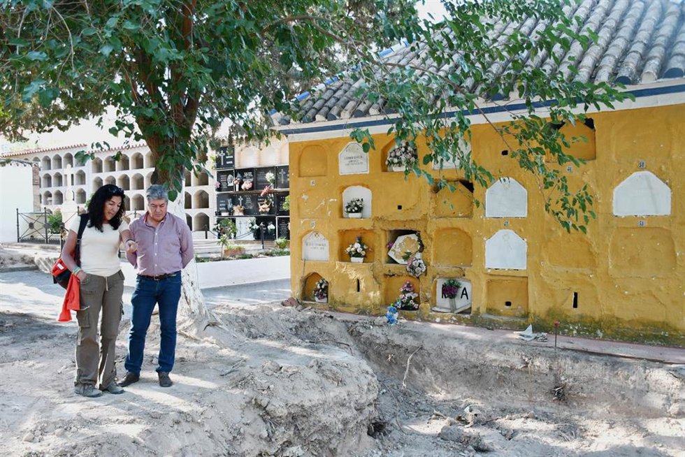 Comienzan los trabajos en el cementerio de Osuna para localizar los 200 cuerpos de fusilados en el verano del 36.