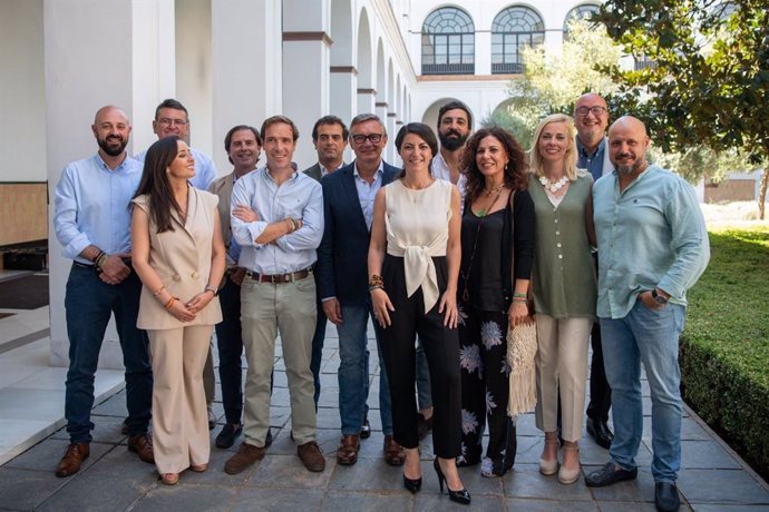 Grupo de diputados electos de Vox en el Parlamento de Andalucía