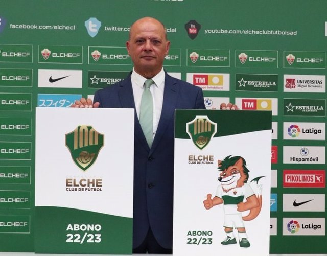El president de l'Elx CF, Joaquín Buitrago, presenta la campanya d'abonaments del club en la seua temporada del centenari.