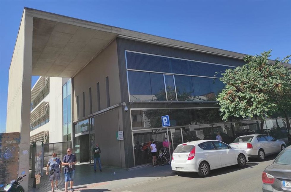 Acceso al Centro de Salud Castilla del Pino, en Córdoba.