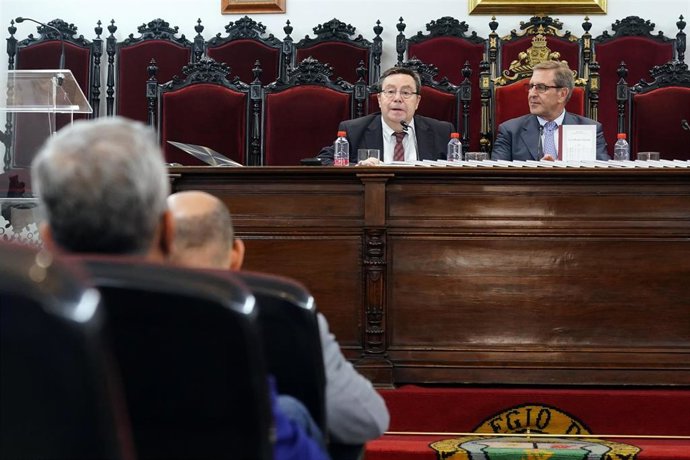 Presentación de 'La Tribuna Forense. Revista de Tribunales y Administración. Órgano oficial del Ilustre Colegio de Abogados y del de Procuradores de Granada'.