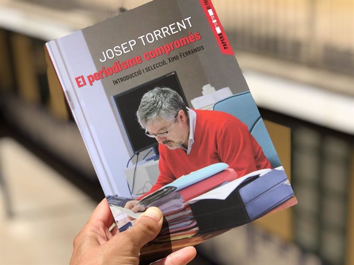 Imatge de la publicació dedicada al periodista Josep Torrent.