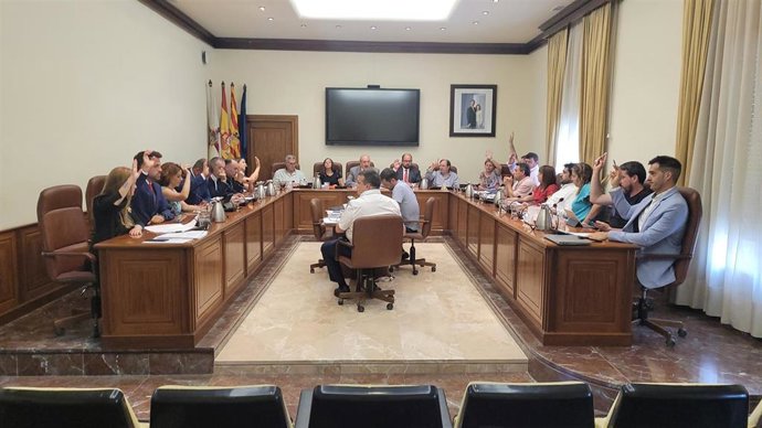 Celebración del pleno ordinario de junio de la Diputación de Teruel.