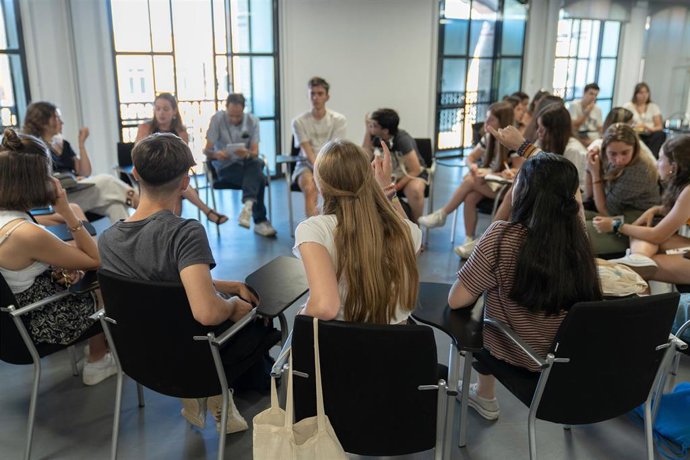 Medio centenar de estudiantes de toda España celebra su propia cumbre en Madrid contra la crisis climática