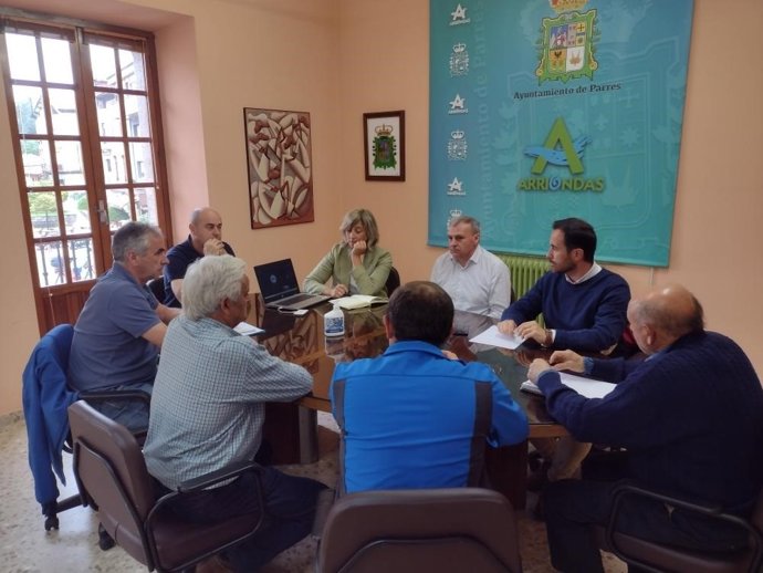 Reunión en el Ayuntamiento de Parres