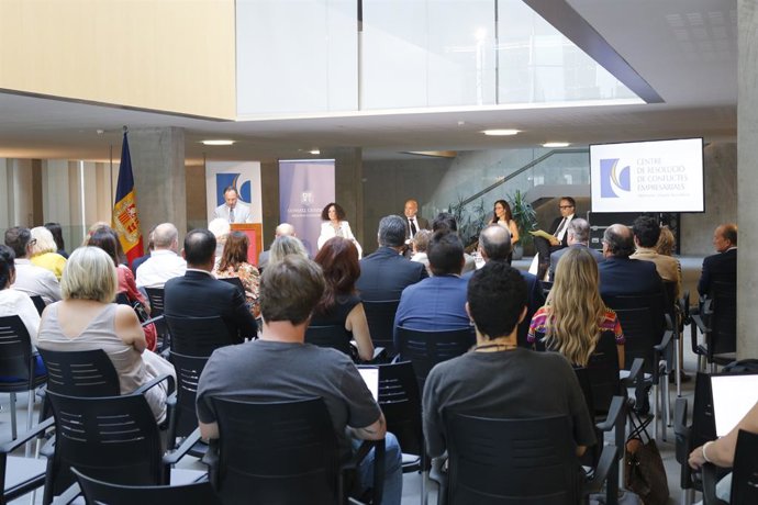 Espot intervenint en la presentació del Centre de Resolució de Conflictes Empresarials impulsat per la Cambra de Comer d'Andorra.
