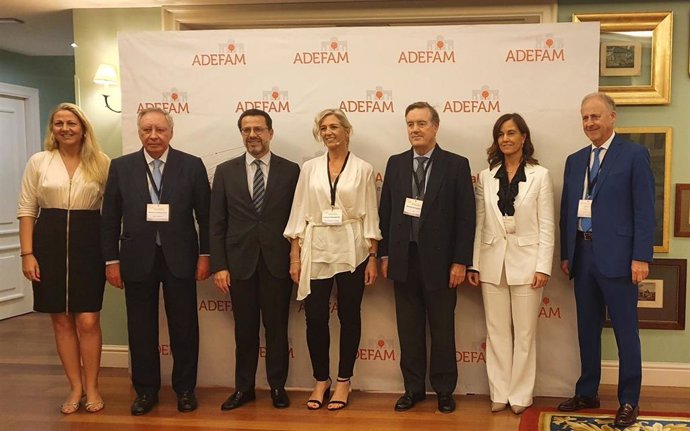 El consejero de Economía, Hacienda y Empleo, Javier Fernández-Lasquetty durante la inauguración de la XIX Asamblea de General de Socios de ADEFAM