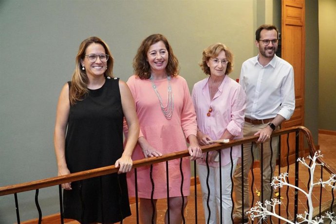 Armengol resalta el modelo territorial de Menorca, "envidia en Baleares y en todo el Mediterráneo".