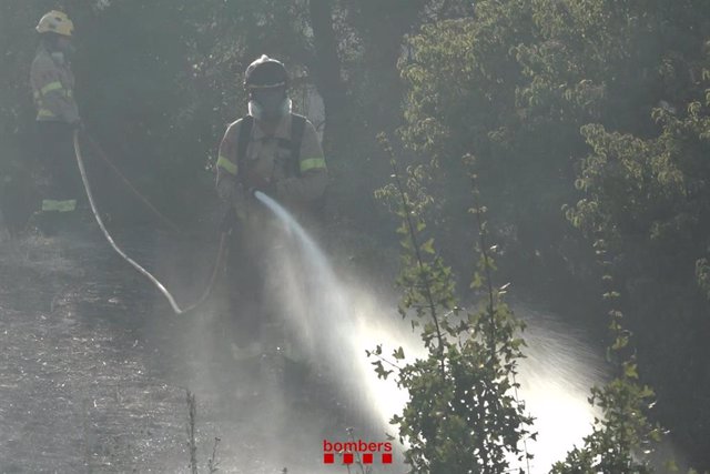 Bombers de la Generalita ha dado por estabilizado el incendio de Artesa (Lleida) que ha quemado 128 hectáreas, según datos provisionales.