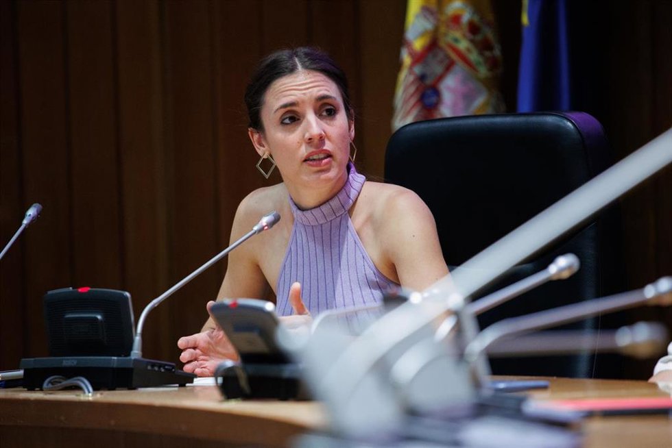 La ministra de Igualdad, Irene Montero, participa en la mesa 'Derechos LGTBI+, del matrimonio a la ley Trans', en el Ministerio de Derechos Sociales y Agenda 2030, a 28 de junio de 2022, en Madrid (España).