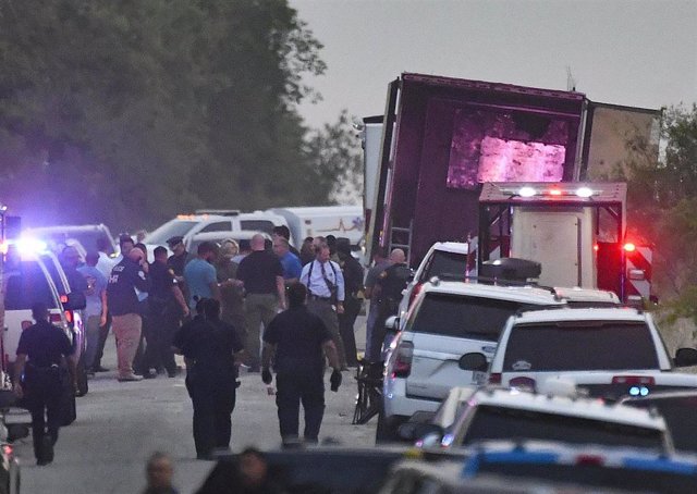 El camión en el que han muerto 51 migrantes asfixiados en San Antonio, Texas, EEUU