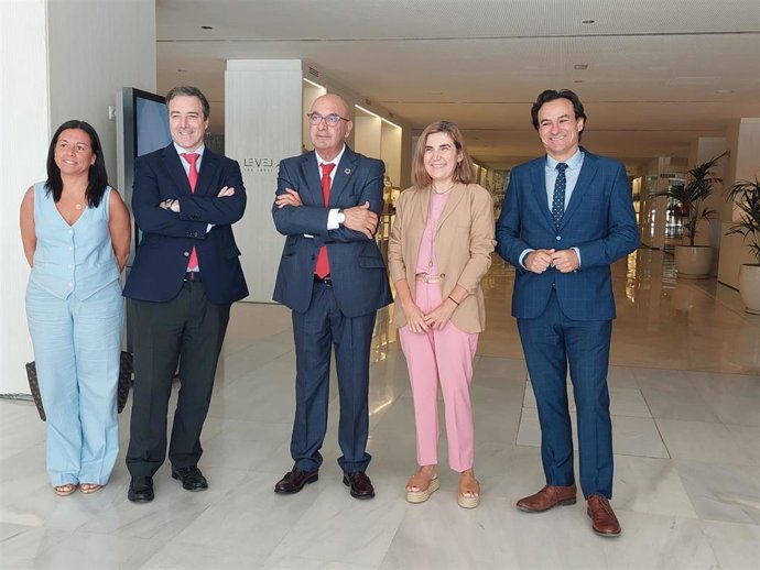 La consejera de Empleo, Formación y Trabajo Autónomo en funciones, Rocío Blanco, en la Asamblea General de Cooperativas Agro-alimentarias de Andalucía.