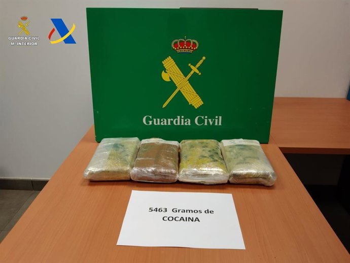 La Guardia Civil detiene a un pasajero en el aeropuerto de Gran Canaria con 5.463 gramos de cocaína