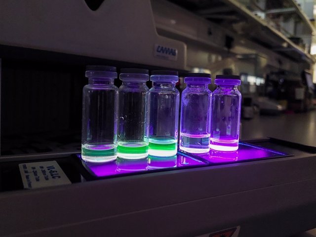 Investigadores rusos crean nuevos compuestos químicos fluorescentes que podrían ayudar a combatir el cáncer