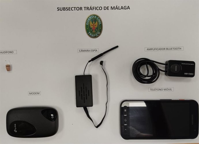 Dos personas denunciadas en Málaga por usar y facilitar medios fraudulentos en el examen teórico de conducir