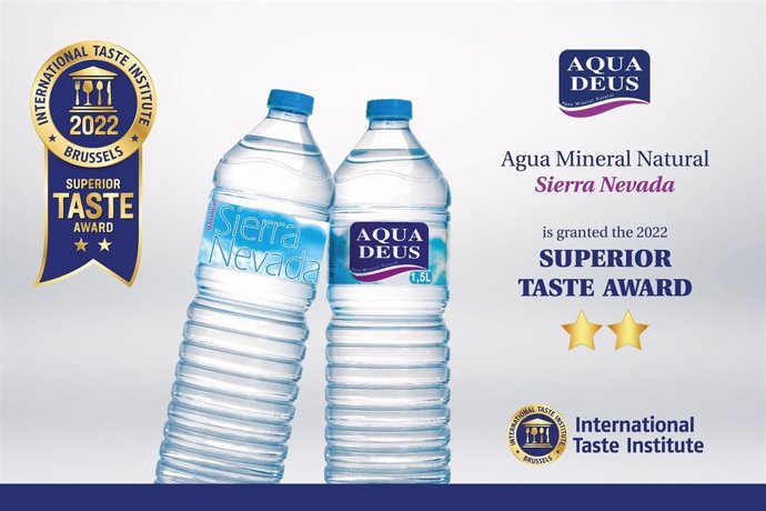 Cartel que muestra el reconocimiento al agua mineral natural Aquadeus