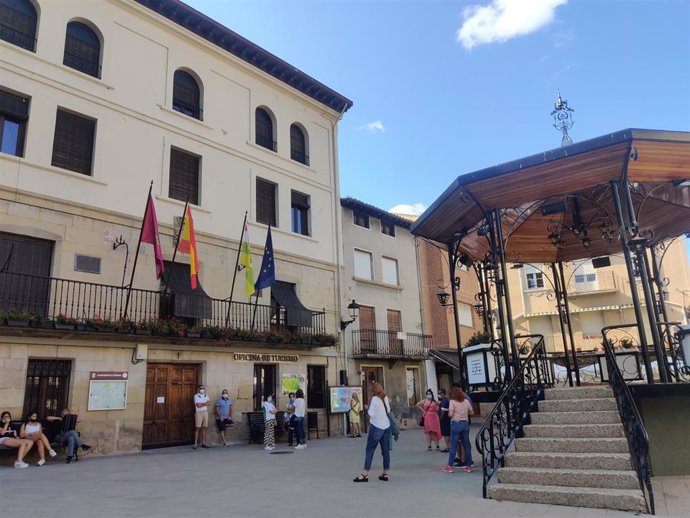 Archivo - Plaza de Cenicero (La Rioja)