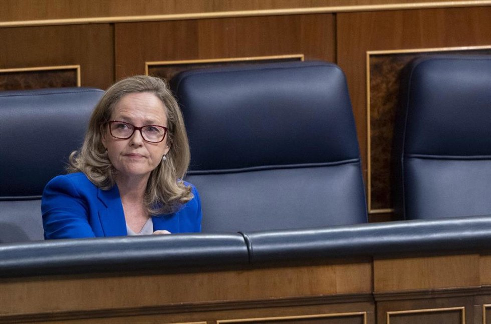 Archivo - La vicepresidenta primera y ministra de Asuntos Económicos y Transformación Digital, Nadia Calviño, durante una sesión plenaria en el Congreso 