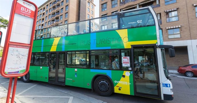 Archivo - Bus turístico Zaragoza