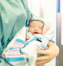 Archivo - Recién nacido 