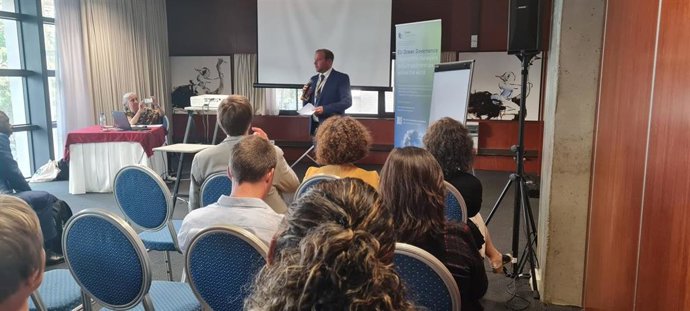 Archivo - El conseller de Medio Ambiente y Territorio, Miquel Mir, durante la II Conferencia de la ONU de los Océanos.