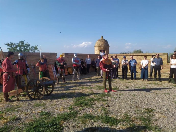 Los asistentes a las Jornadas de Patrimonio Cultural de la Iglesia conocen Monzón.