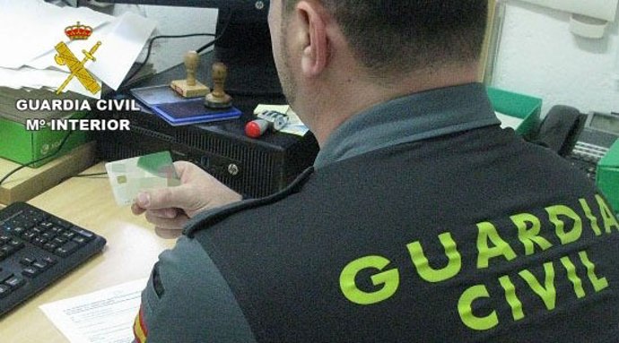 Agente de la Guardia Civil de Huelva. Archivo. 