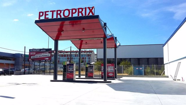 Archivo - Gasolinera automática de PetroPrix