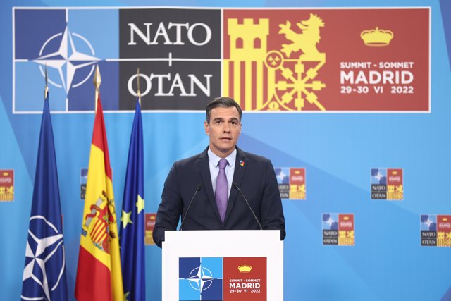 El presidente del Gobierno de España, Pedro Sánchez, interviene en una rueda de prensa en la segunda y última jornada de la cumbre de la OTAN 2022