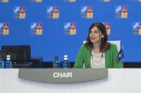 España se suma al llamamiento de la OTAN para aumentar la presencia de mujeres: "Las mujeres a veces son más pacíficas"