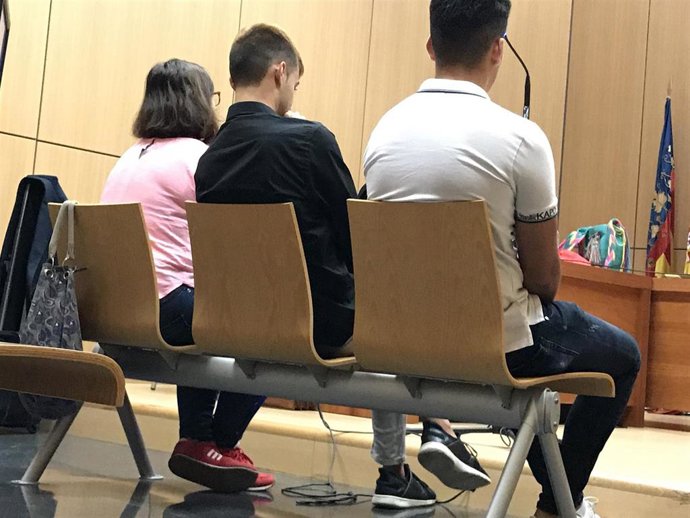 Archivo - Los internautas que lanzaron mensajes ofensivos contra Adrián Hinojosa, el niño que quería ser torero, en el banquillo de los acusados en el juicio