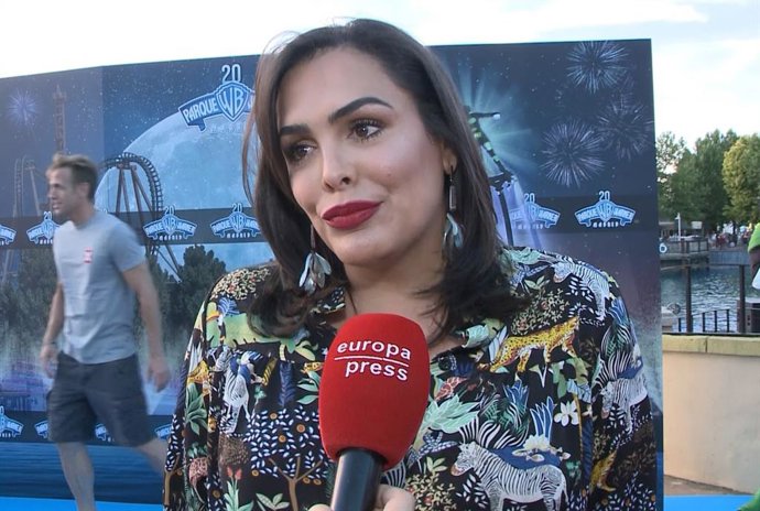 Amor Romeira asiste a la inauguración de atracciones en el 'Parque Warner Beach'